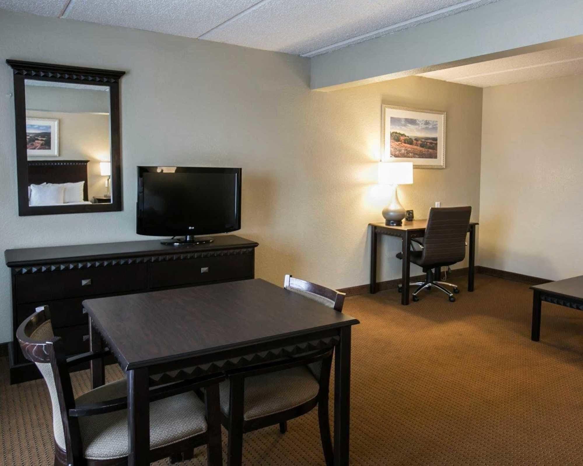 Comfort Suites Austin Airport Ngoại thất bức ảnh